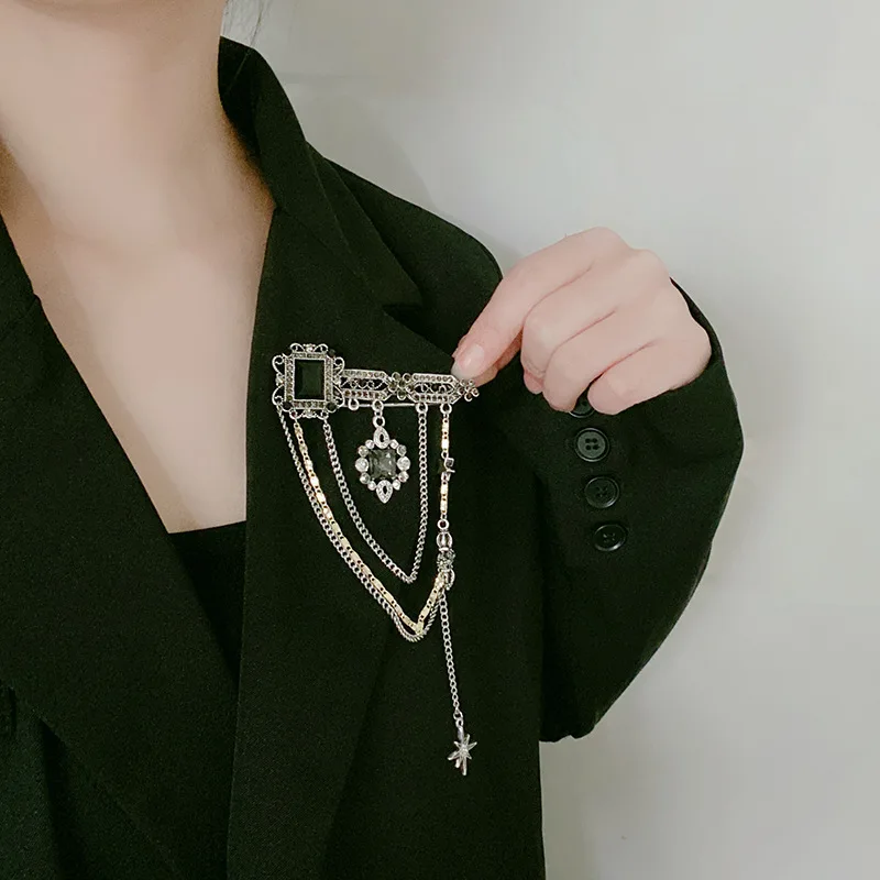

Heavy metal dark tassel jk accessories suit suit retro pin clothes decoration 2021 new brooch