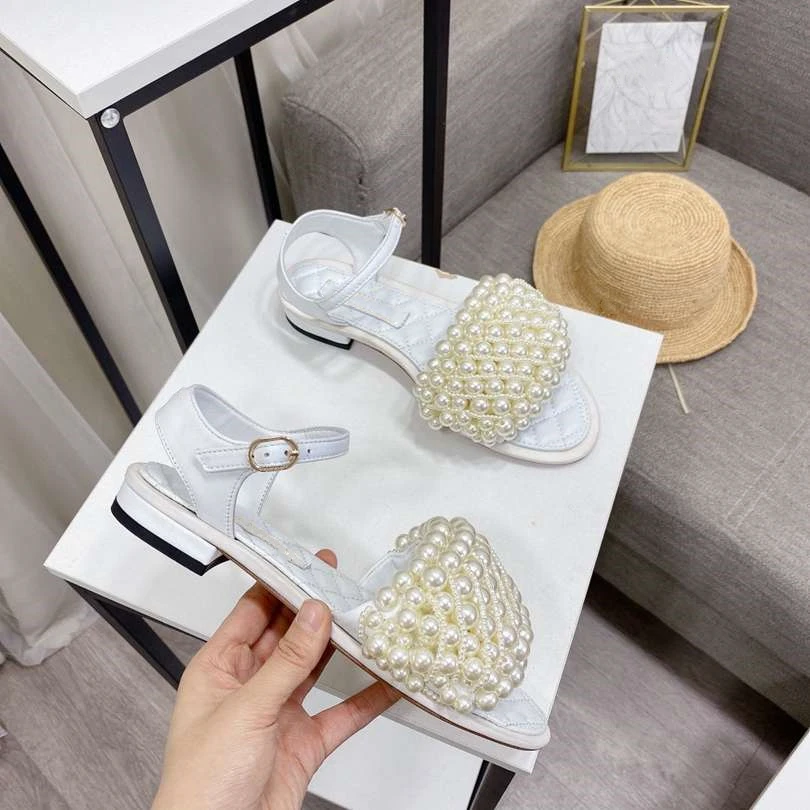 

New 2022 Spring And Summer Luxury Sheepskin Soft Bottom Handmade Pearl Low-heeled Versatile Personality Fashion Slippers