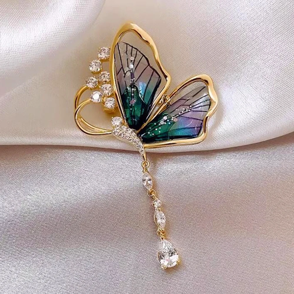

Luxury Crystal Butterfly Brooch Pearl Pendant Lapel pins for Women Girl Stylish Lapel Pins Sweater Badges Jewelry Accessories