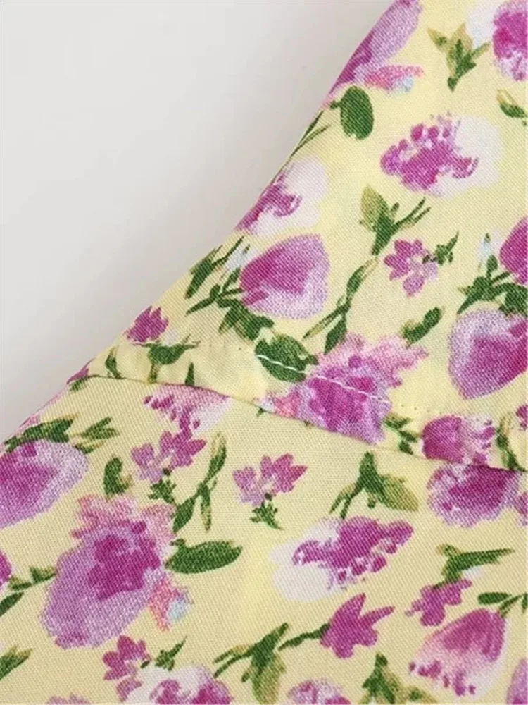 Платье-комбинация с открытыми плечами и цветочным принтом средней длины |