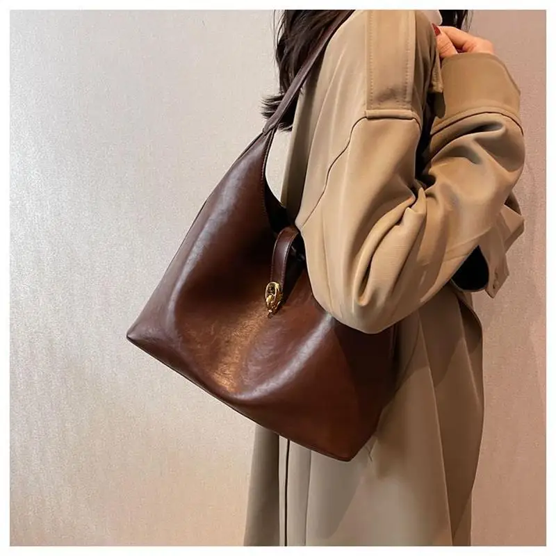 

High-end sense bag young woman large capacity 2022 new fashion one-shoulder armpit bag explosive retro niche bucket bag