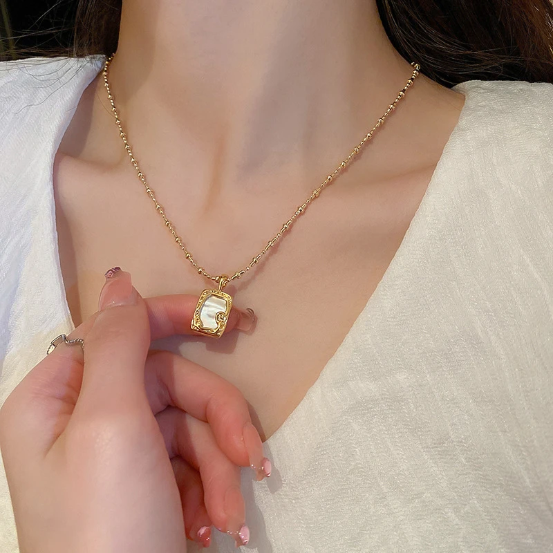 

Vintage Fashion Design Square Pendant Irregular Chain Necklace Women Fashion Temperament Literary Style Necklace Birthday Gift