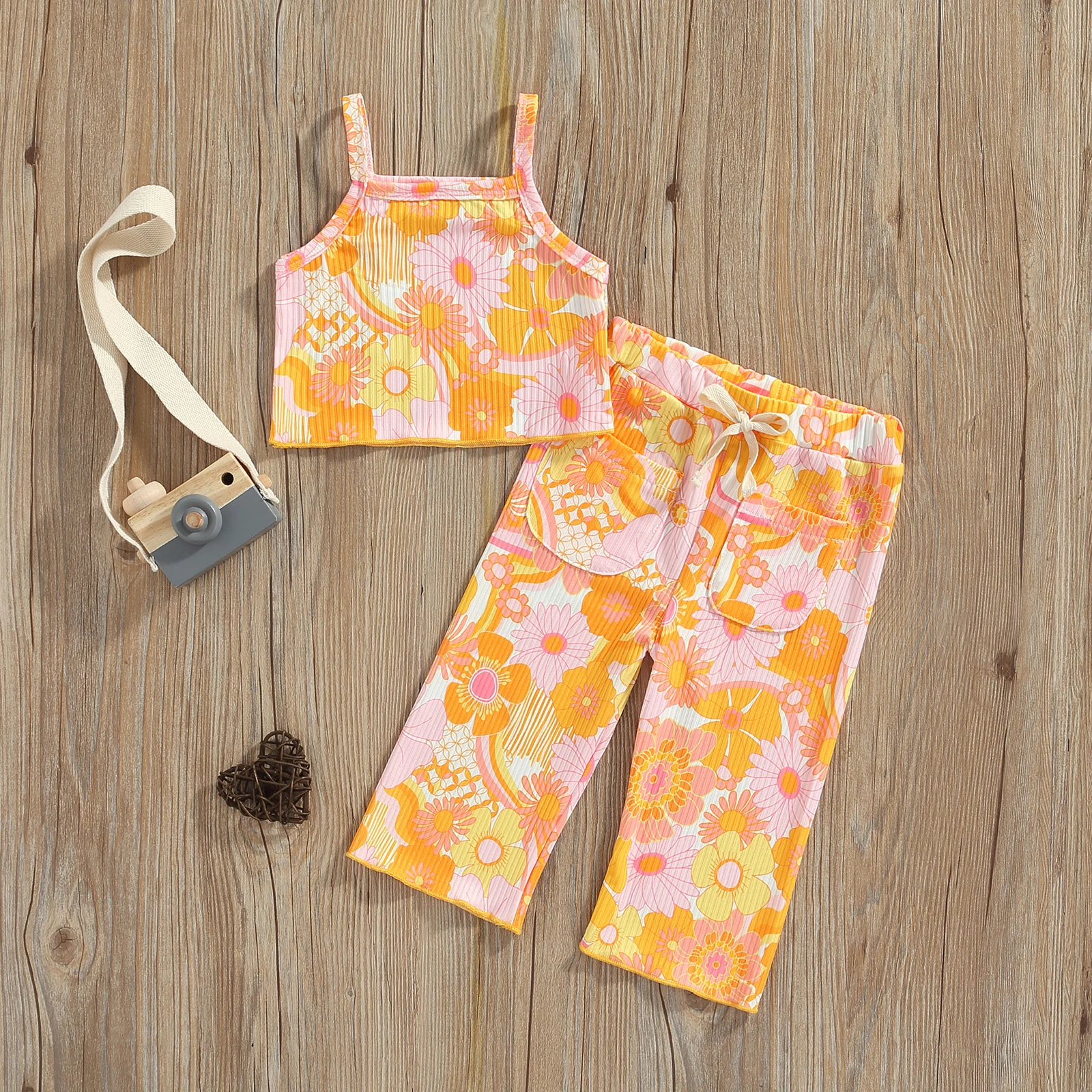 

Костюм детский летний из майки и брюк, с эластичным поясом