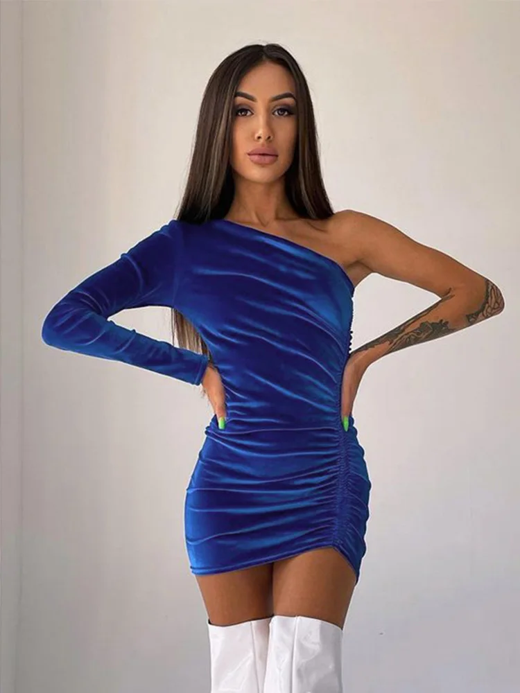 Женское Бархатное облегающее платье с одним открытым плечом