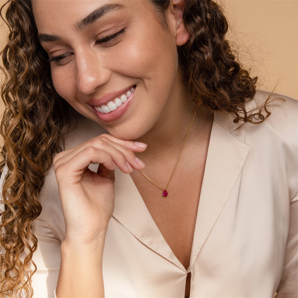 Ожерелье из титановой стали в форме груши с цирконом незакисляющее 18 к