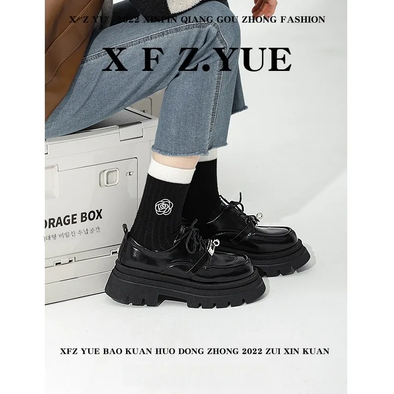 Черный цвет осенняя маленькая кожаная женская обувь на одинарной толстой