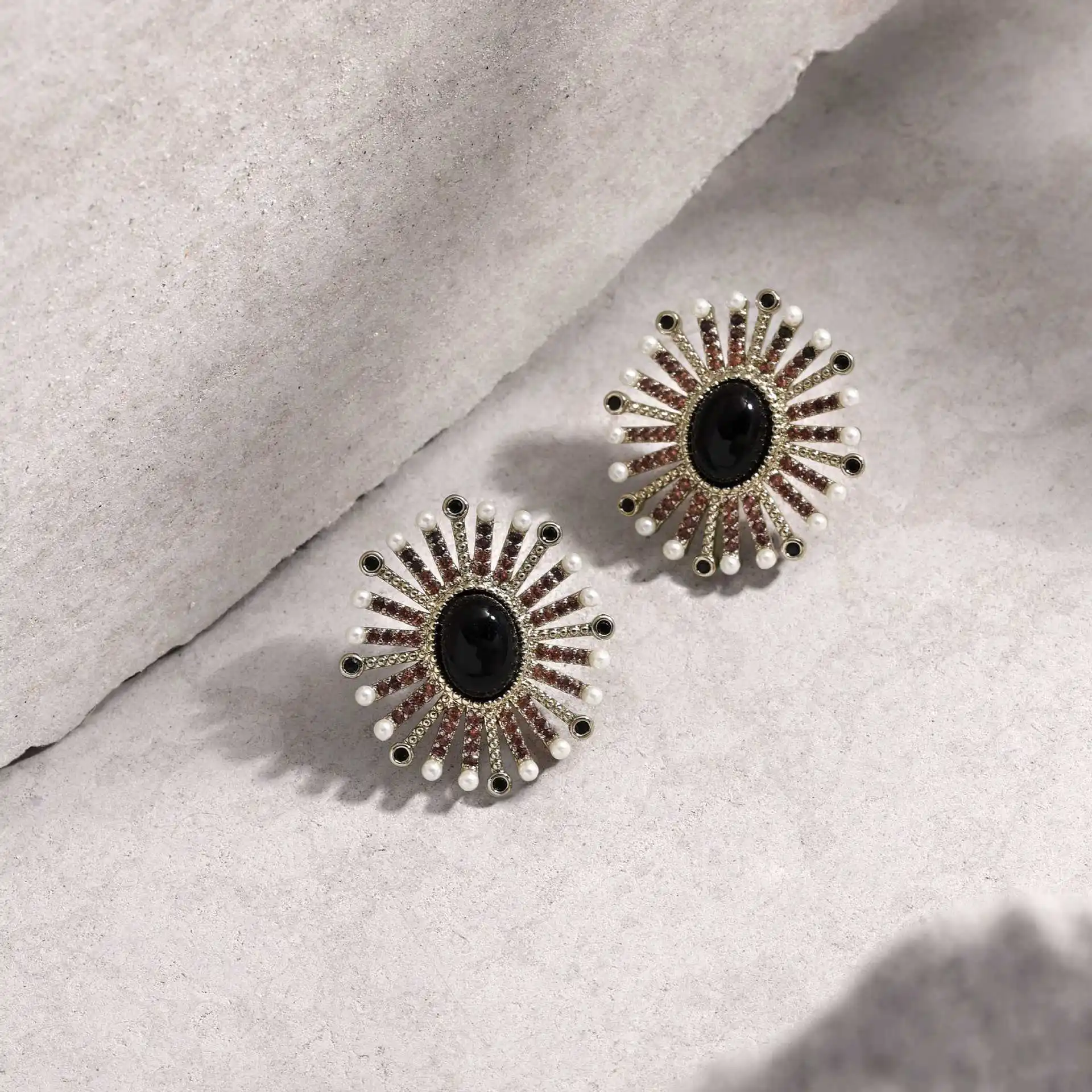 Boucles d'oreilles reine de styliste belge en Agate noire et perle, bijoux de haute qualité dorés pour femmes, cadeau de fête artistique personnalisé