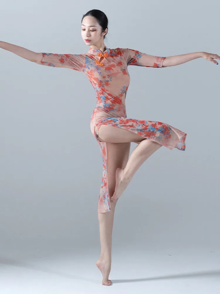 

Китайская классическая танцевальная одежда для современных классических танцев Одежда для выступлений Чонсам с высоким разрезом одежда для тренировок одежда для выступлений Новинка