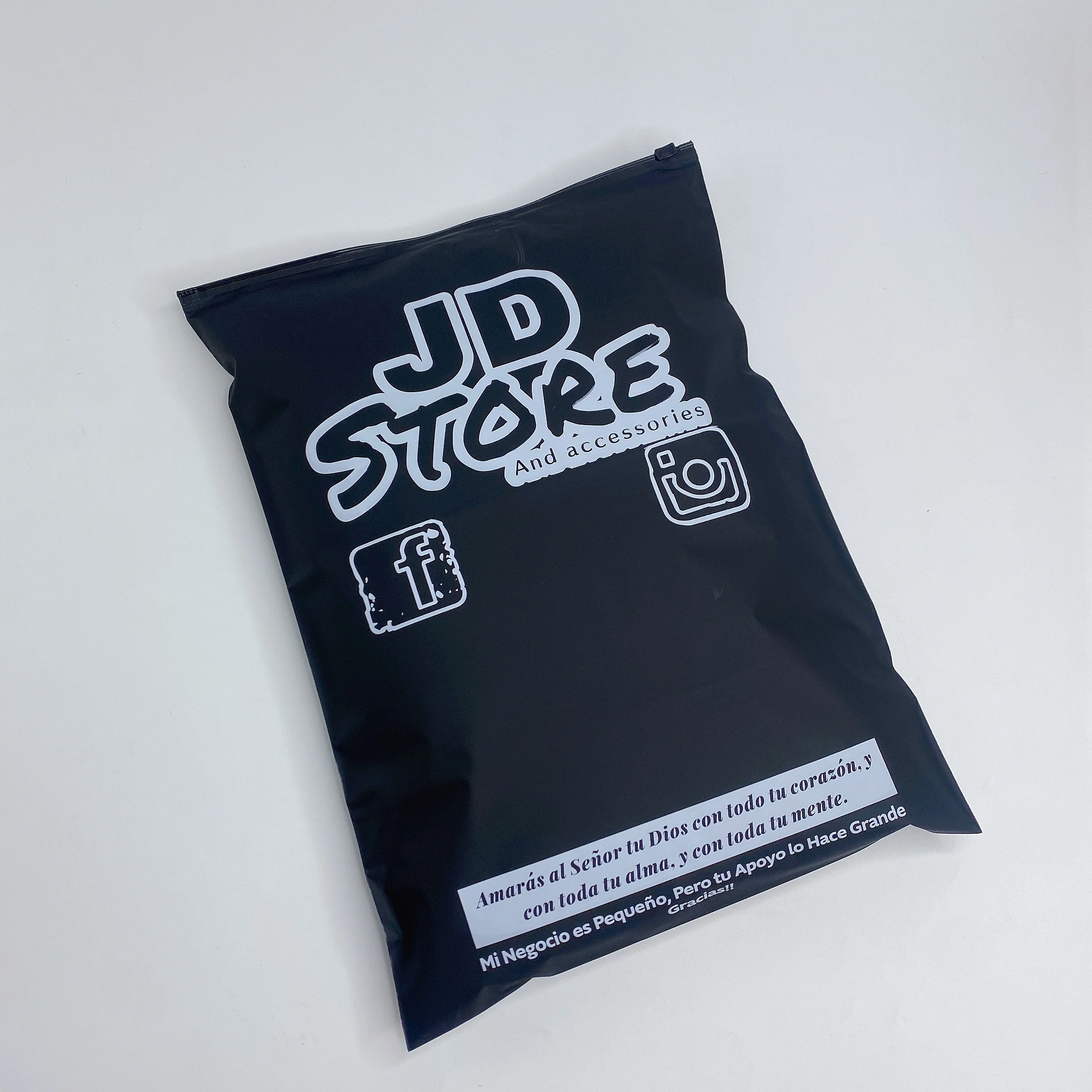 

Eco frienldlywholesale роскошные черные полиэтиленовые пластиковые Матовые сумки на молнии с собственным логотипом