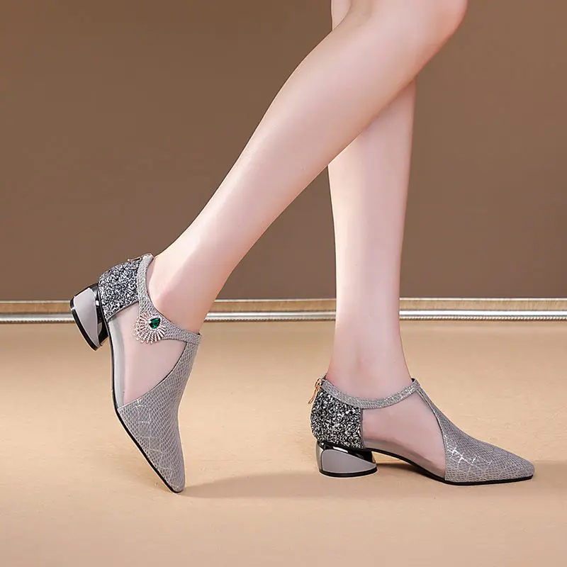 

Женские сетчатые босоножки на среднем каблуке, тканевые сандалии с блестками и острым носком, женская обувь из овечьей кожи