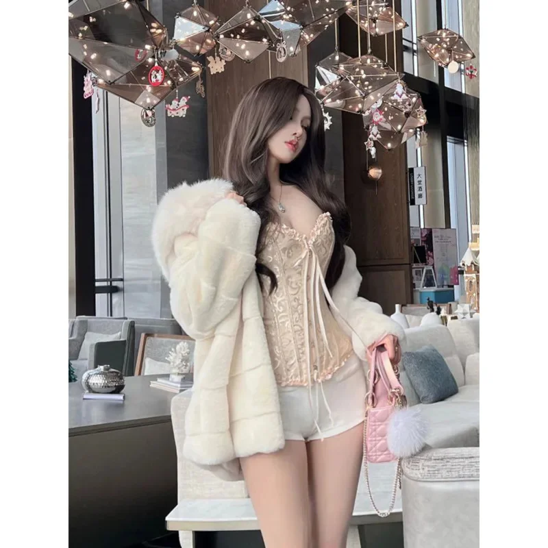 Осенне-зимнее женское утепленное пальто на меху молодежная модная куртка с