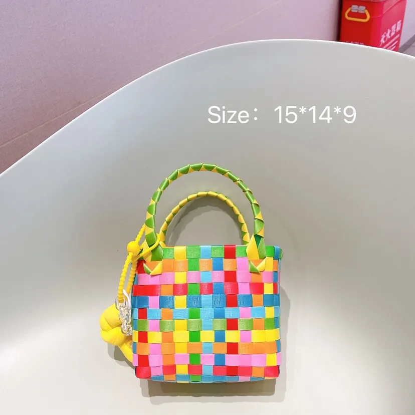 

Женская сумка, новинка 2022, маленькая цветная плетеная Сумка контрастных цветов, сумка-корзина для овощей, Модные Портативные комбинированн...