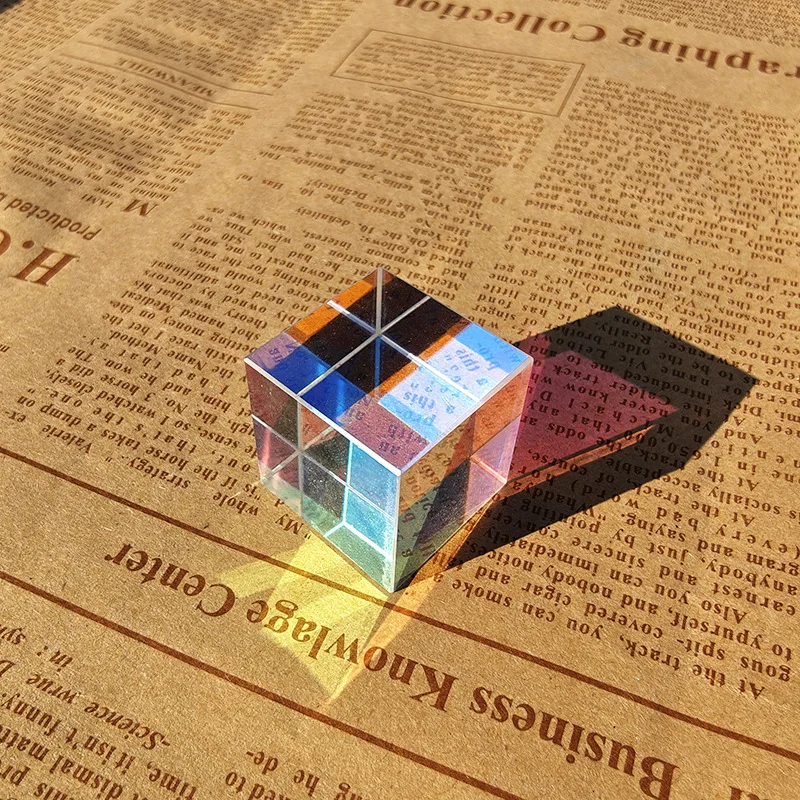 

Дихроический стеклянный куб X-Cube