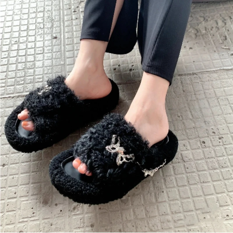 

Winter Warm Fluffy Home Slippers Metal Bow Decoration Ladies Comfort Faux Fur Indoor Floor Slippers Ladies Flat Soft Plush Shoes