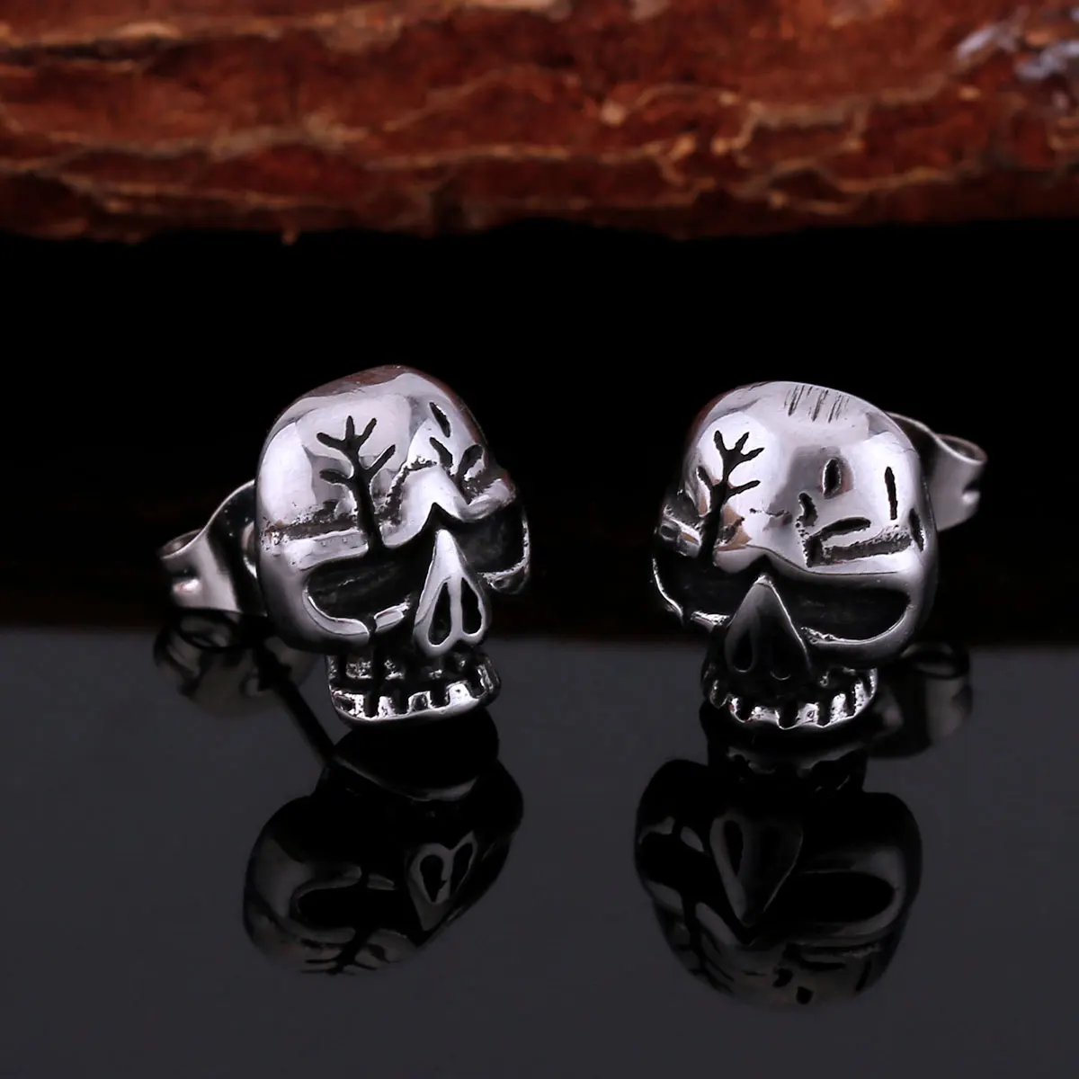 

Never Fade Stainless Steel Retro Ghost Head Skull Viking Earrings Nordic Men's Charm Amulet Jewelry Teen Gift Wholesale
