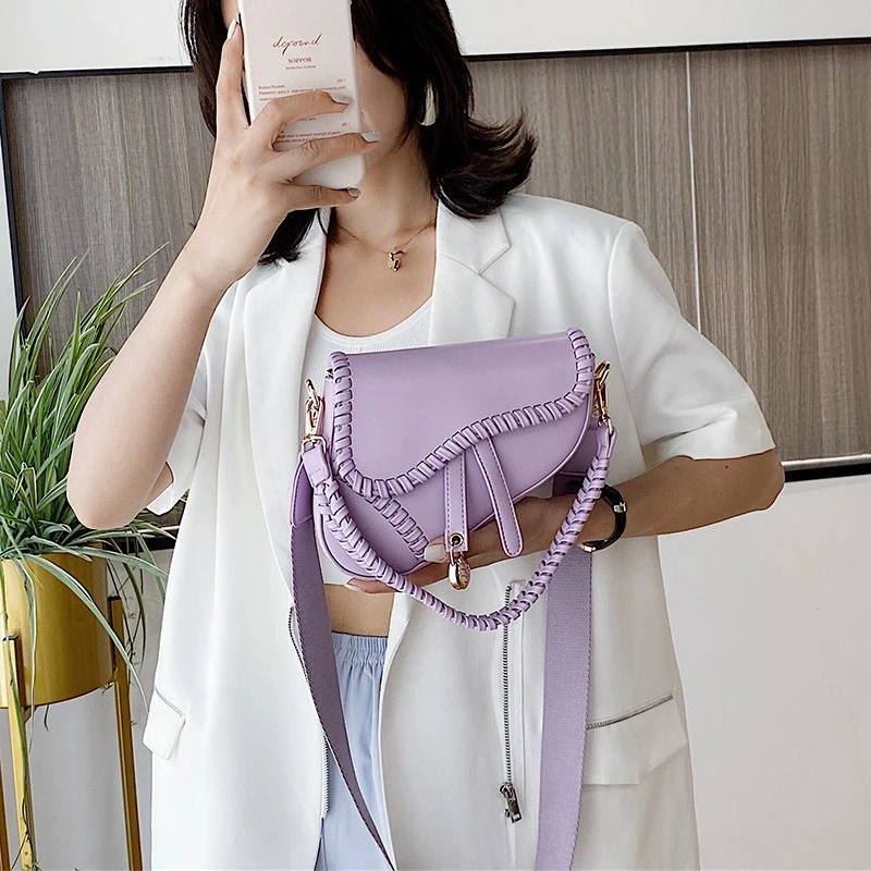 

2022 New Fashion Saddle Women Bag One Shoulder Handle Trend Casual Hasp Zipper PU Material Polyester Inside Lock Ornament Bag