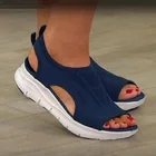 Сандалии женские сетчатые на танкетке, повседневные легсветильник удобные туфли на платформе, без застежки, для улицы, лето 2022