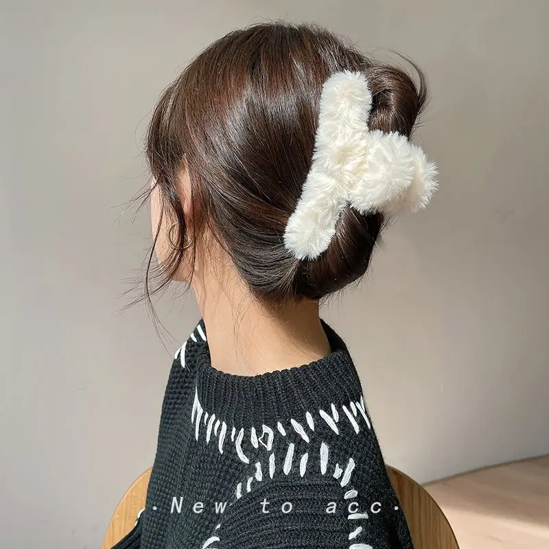 

Women Hair Claw Winter Faux Fur Hairpins Elegant Acrylic Hair Clips Furry Lady Barrettes Ponytail Clip Korean Hair Accessories