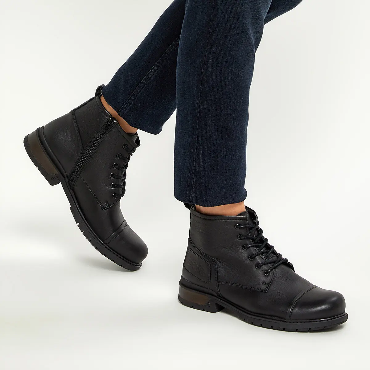 

2008146 C 19 Black Men Boots