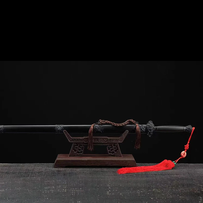 

Китайские мечи, сделанные из стали, сложенной вручную, и фитинг из цинкового сплава, устанавливаются как скаб из эбенового дерева