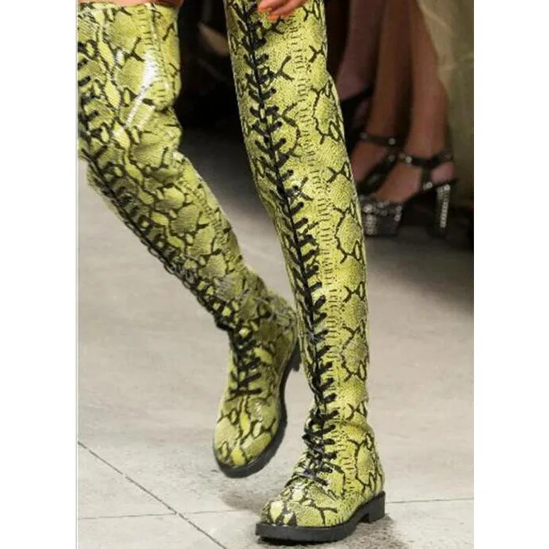 Сапоги женские выше колена кожа питона змеиная камуфляжные на плоской подошве