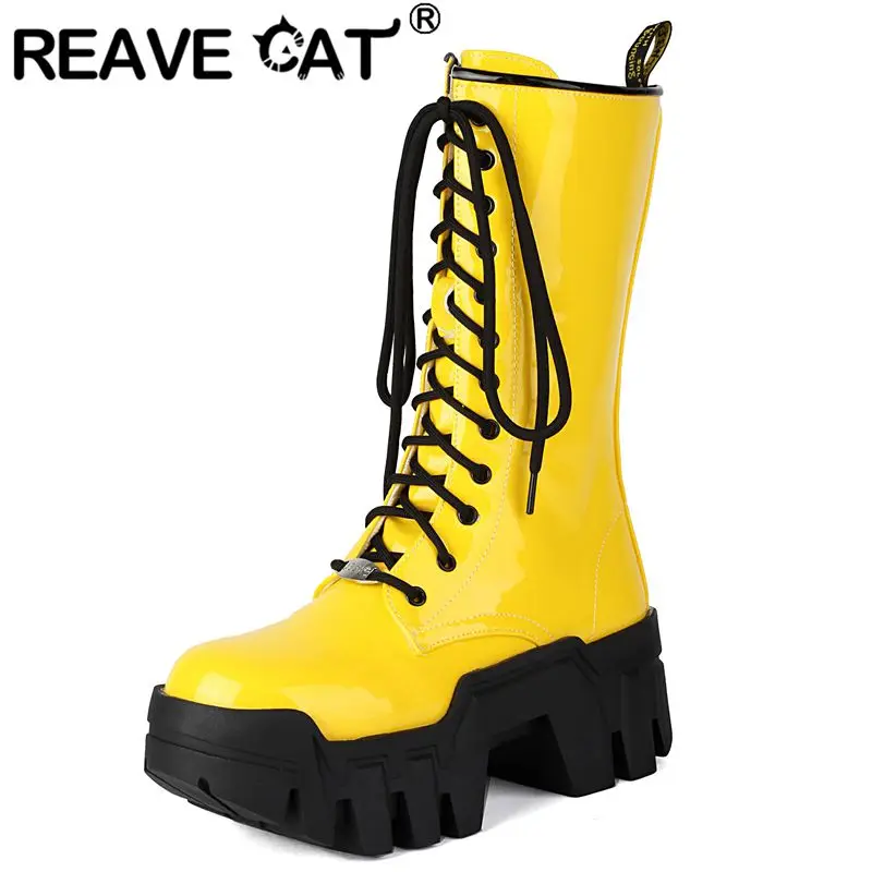 Фото Женские сапоги до середины икры REAVE CAT, повседневные сапоги больших размеров 43, 44 на толстом каблуке 6,5 см и Платформе 5 см со шнуровкой №1