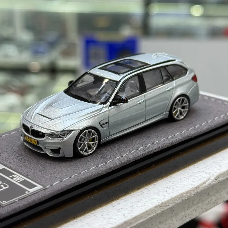Фото Миниатюрная модель автомобиля MORTAL 1:64 F81 M3 CS Touring Touring Touring из литого под давлением сплава, в наличии, украшения для взрослых, игрушки для мальчиков №5