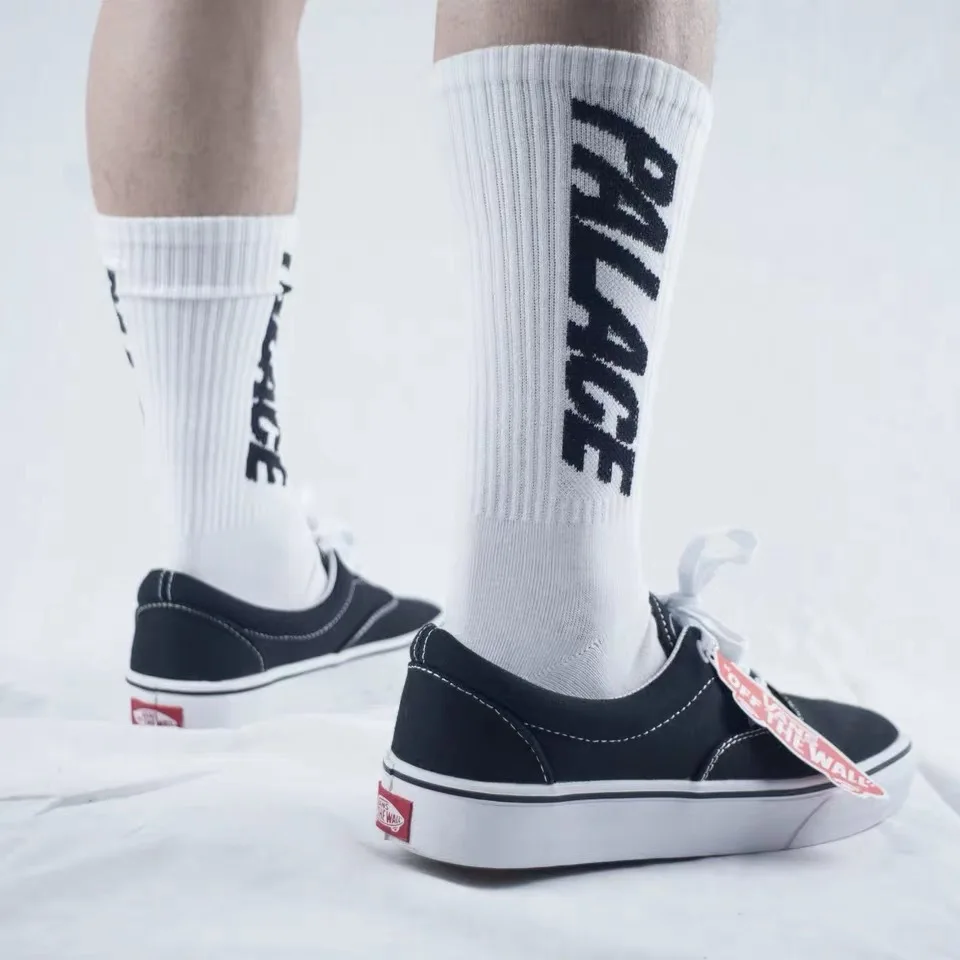

2022 Black White Autumn and Winter Mid-Calf Hip-Hop Fashionable Brand Men and Women Skateboarding Hip Hop Sports Harajuku Socks