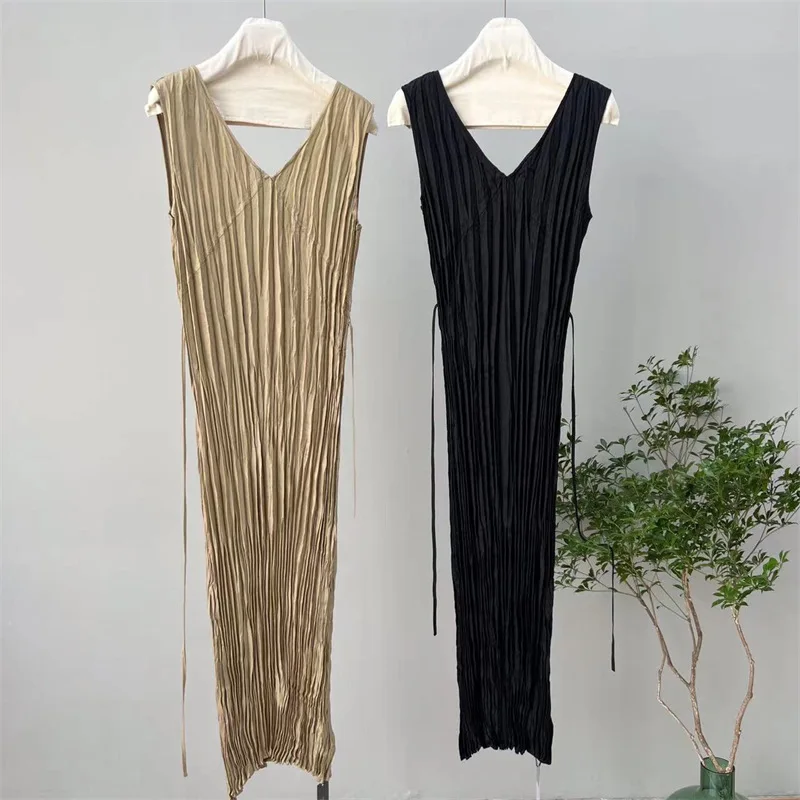 Elegant Pleated Sleeveless Double V-neck Slim Dress 6109 In Spring and Summer