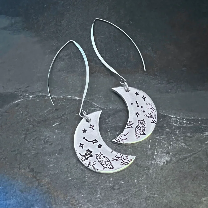 

Simple Personality Silver Color Moon Earrings Women Vintage Metal Carving Grass Owl Long Dangle Earrings Jewelry