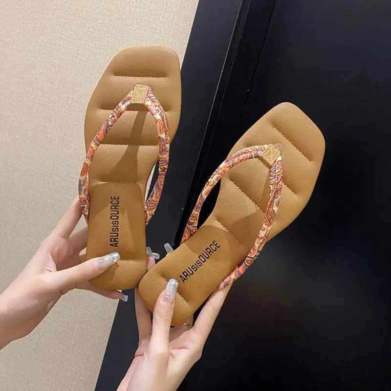 Летние Новые повседневные тапочки на плоской подошве женские шлепанцы пляжная