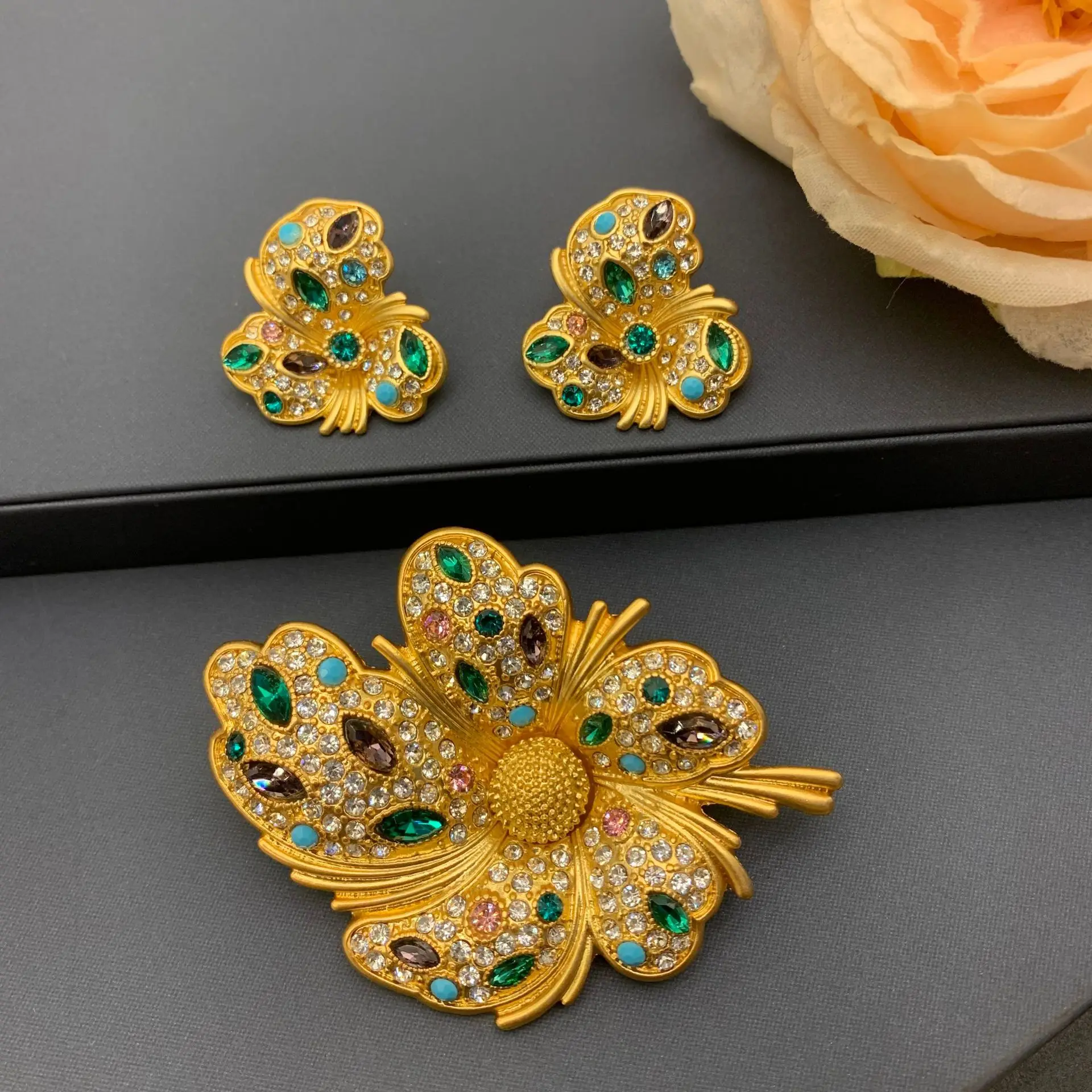 

European and American Golden Leaf Brooch Earings Set