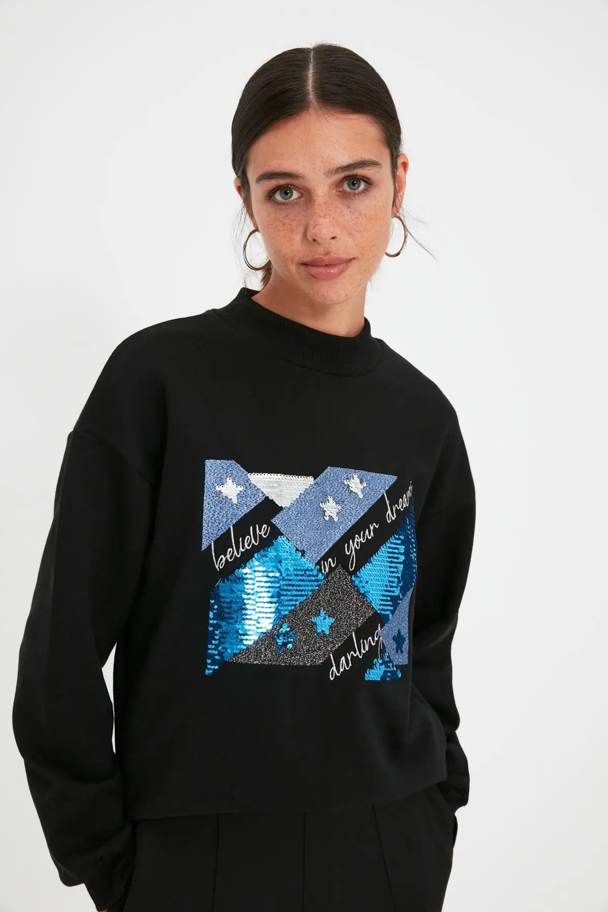 

Trendyol Loose Sheer Neckline Sequin Embroidered Knitted Slim Sweatshirts TWOAW22SW1799
