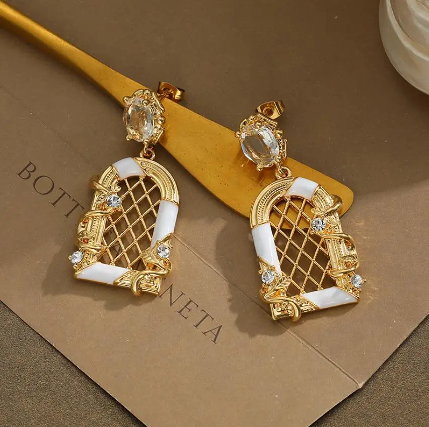 

New Vintage Court Style Zircon Earrings for Women Fashion Hollow Mesh Geometric Pendant Gold Vintage Earrings