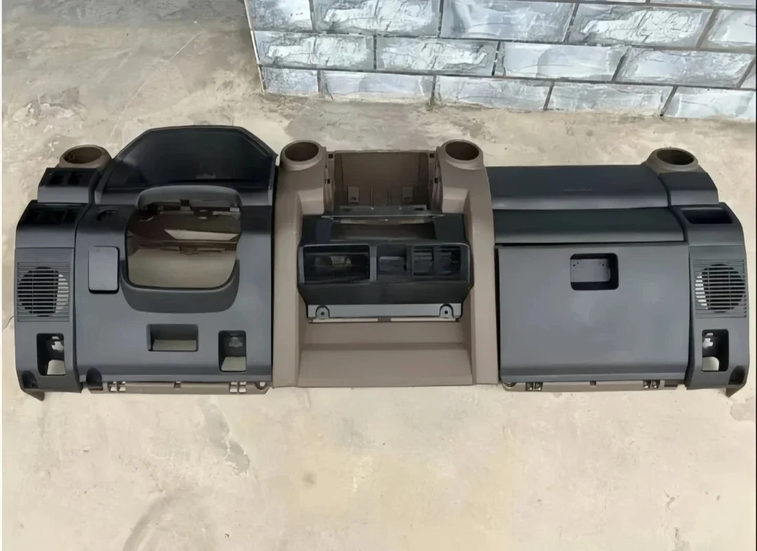 Фото Накладка на приборную панель для Land Cruiser LC70 Pick up, LC76, LC79, FJ79 (2007-2024), коричневая/черная №4