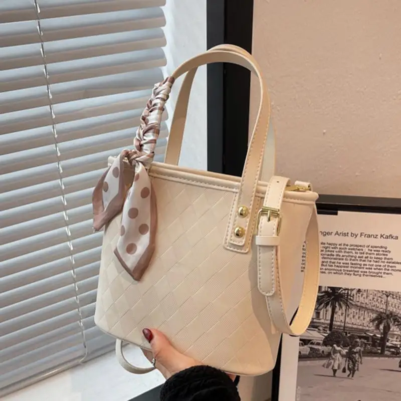 

AFKOMST Women's Fashion Summer Bag 2023 New Ins Style Niche Messenger Bag Fashion Hand Bucket Bag.