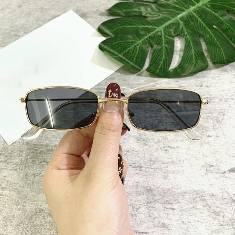 Рисунок 2 - Солнцезащитные очки в Овальной