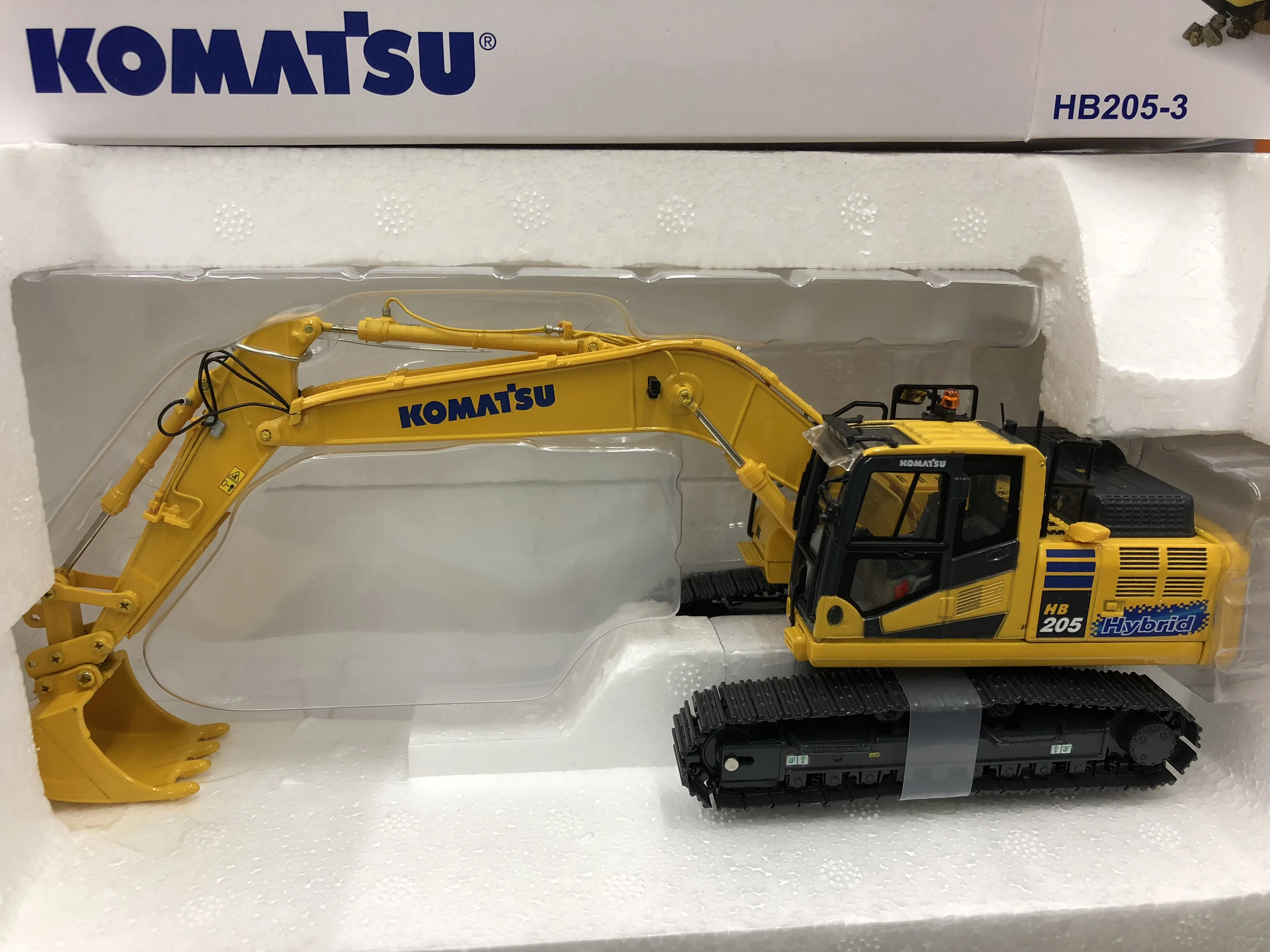 

Гибридный экскаватор UH 8136 Komatsu HB205LC3, модель 1:50, подарки, Сувенирные игрушки
