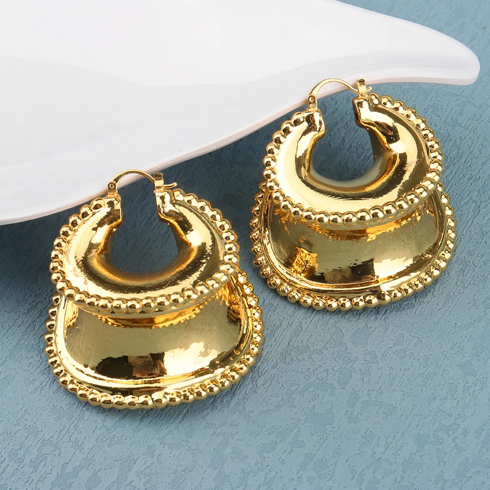 Frauen Große Creolen Leichte Goldene Messing Ohrringe Mode Kostüm Schmuck für Damen Ohrringe Große