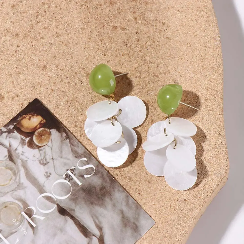 Летние аксессуары для ушей из сплава блестящие белые акриловые серьги с