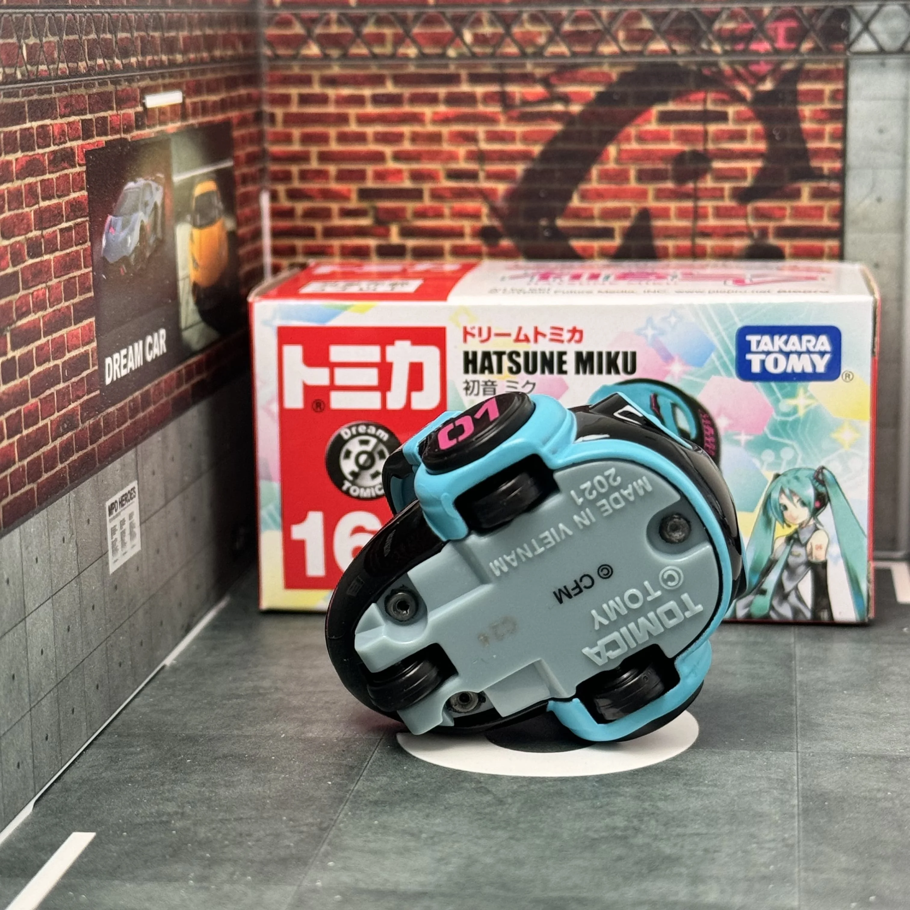 Фото Аутентичная мини-модель автомобиля Tomy Tomica Dream Tomica No.160 Hatsune Miku, литая под давлением металлическая модель серии, детские рождественские игрушки для мальчиков №5
