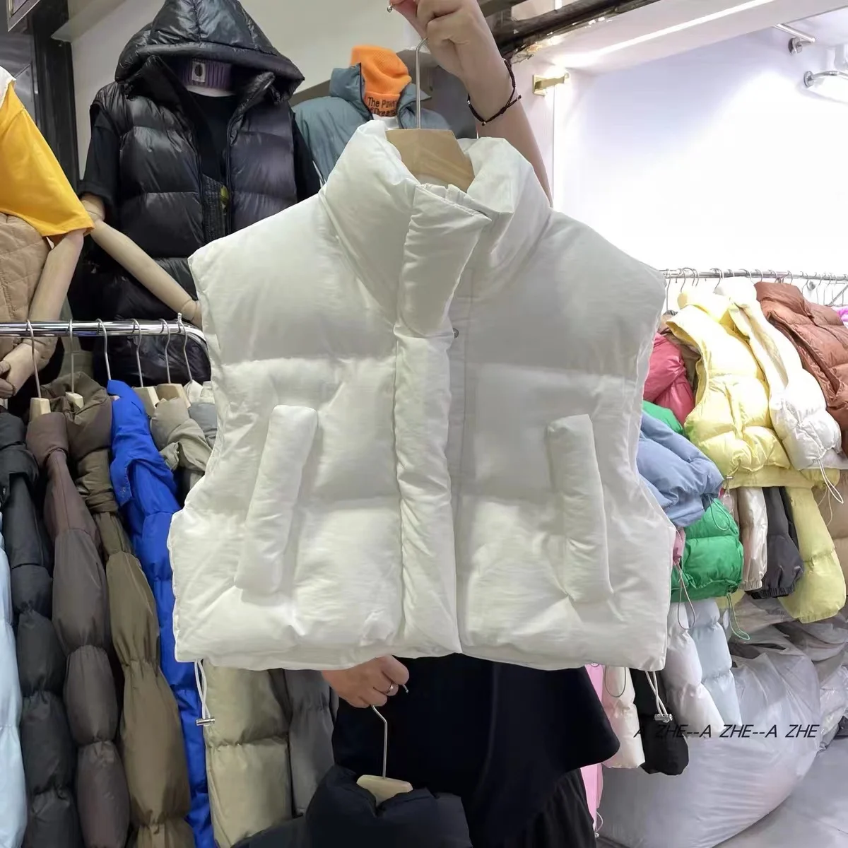 Женская короткая жилетка на молнии из хлопка без рукавов с подкладкой в