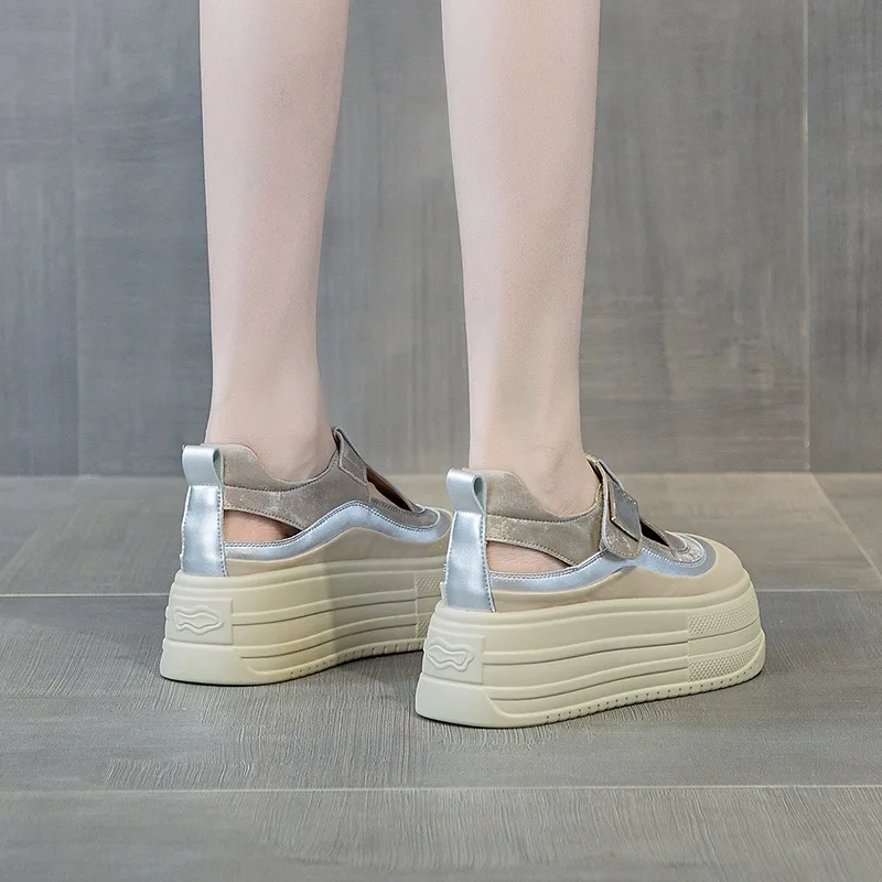 Женские босоножки на танкетке из натуральной кожи