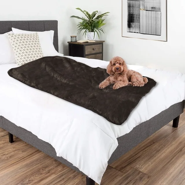 

100% Waterproof Winter Pet Blanket Sleeping Mat Warm Cozy Fluffy Fleece Soft Dog Blanket Washable Pet Puppy Bed Mat