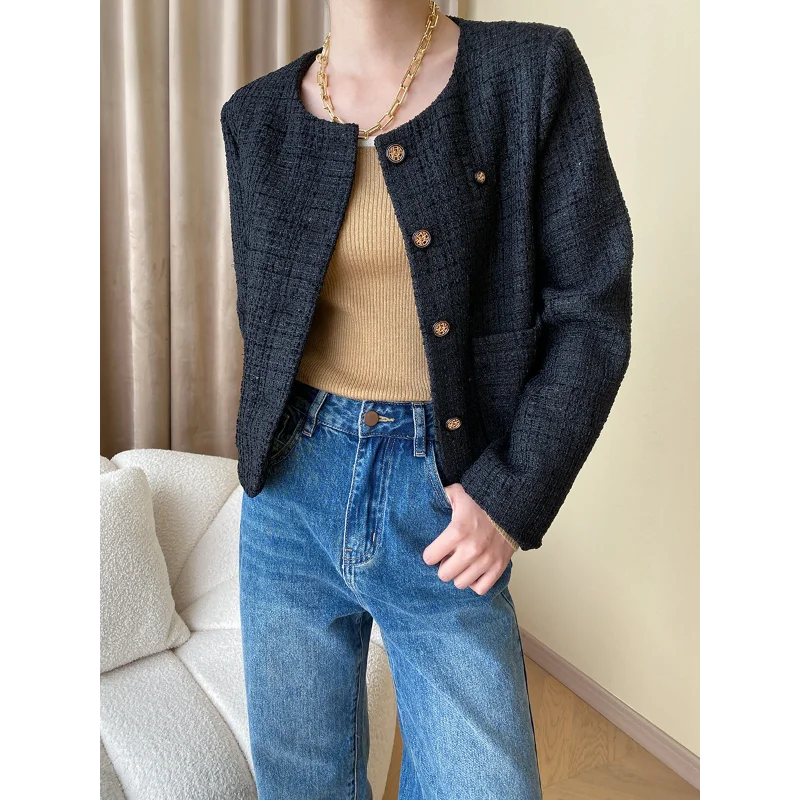 Рисунок 2 - Женский твидовый пиджак с круглым вырезом