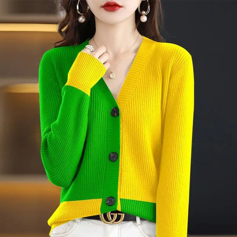 

New Autumn/Winter Contrast Color Wool Knitted Cardigan Women's V-neck Contrast Color Sweater Loose Knitted Short Coat Thin Top