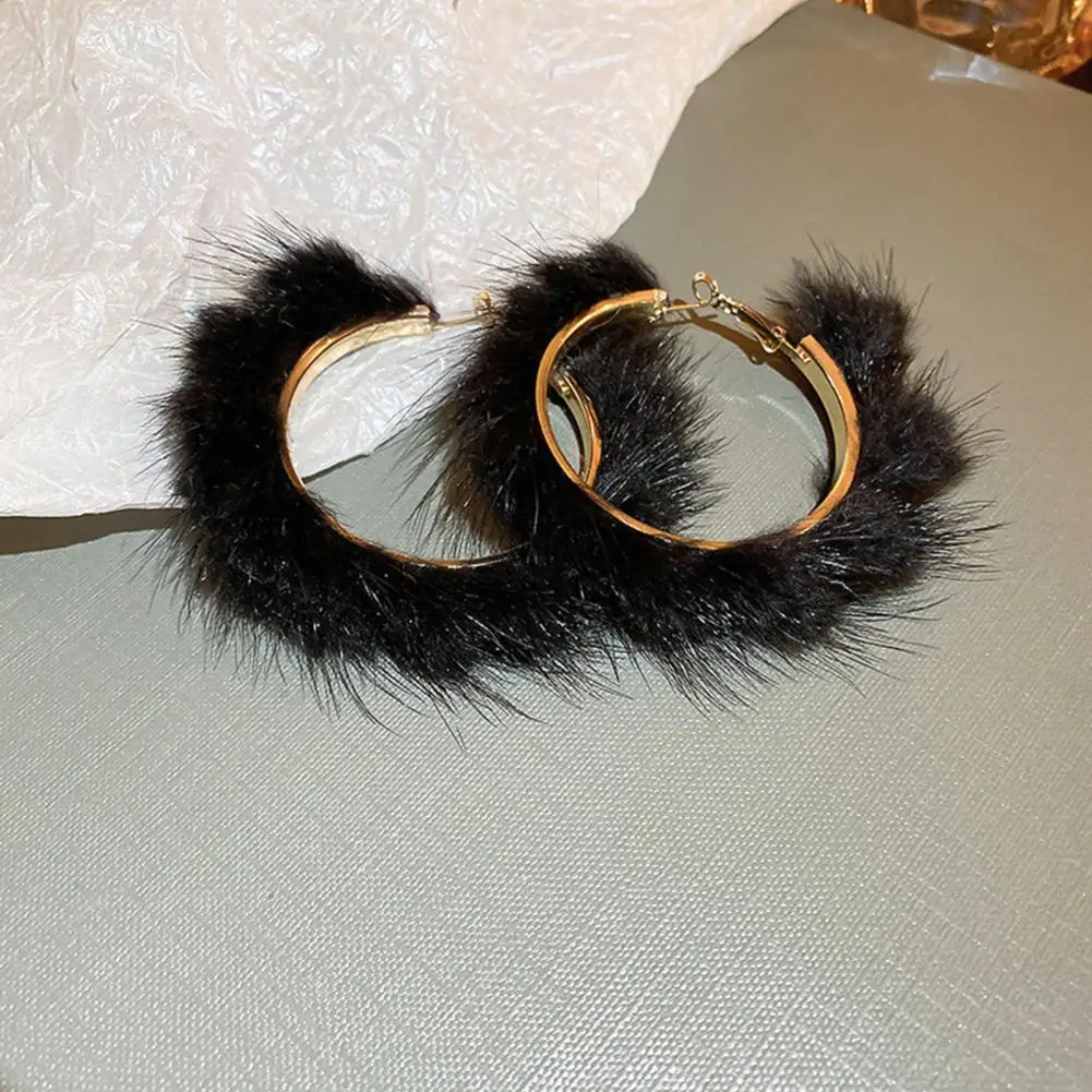 

Chic Round Earrings Luxury Fashion Jewelry Fuzzy Plush Ladies Circle Earrings Geometric Huggie Earrings for Prom