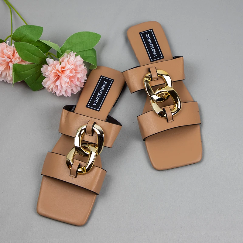 

Summer Shoes for Women 2022 Brand Design Flat Casual Beach Outside Wear Ladies Slide Sqaure Toe Metal Decoration Ladies Sandals