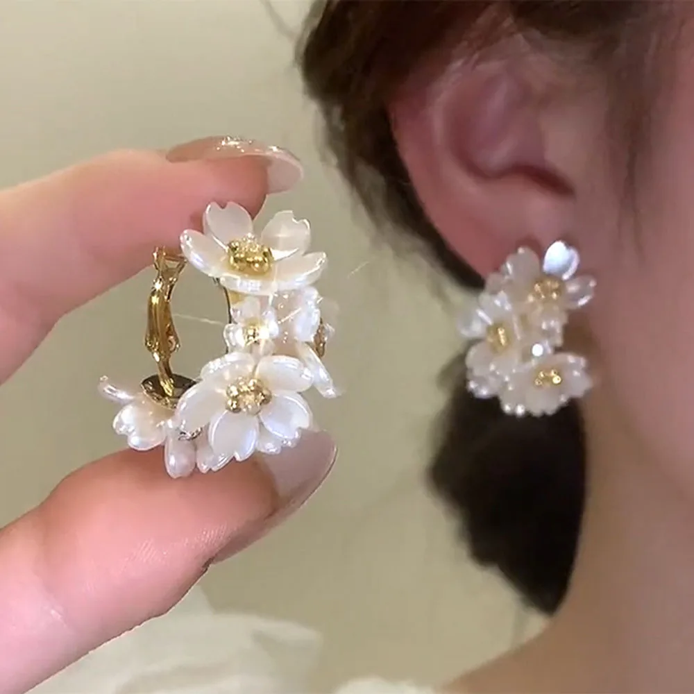 

2023 New Hot Crystal Flower Earrings for Women Fairy High Grade Sweet Vintage Design Sense Ins Exquisite Gifts