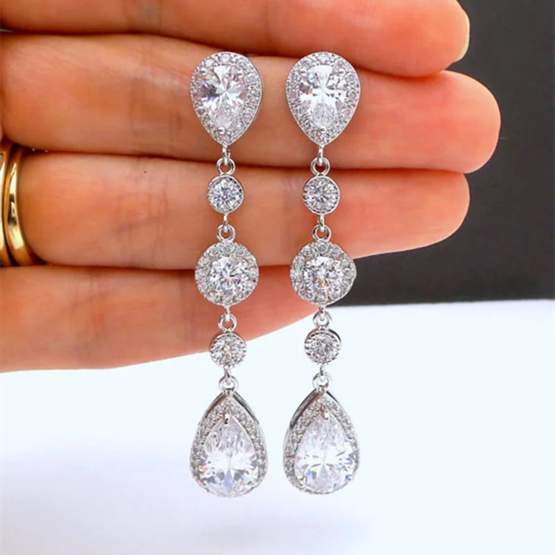 Женские серьги-гвоздики серебряного цвета с квадратным фианитом